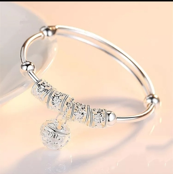 Silvertone Bead Bracelet - Picture 1 of 5